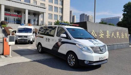 医生将350万灰色收入存入原保姆账户,保姆大额打赏男主播
