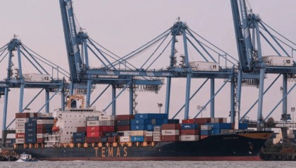 李显龙称中国已老印度尚年轻，未来能赶超！藏着新加坡在中美印之间的战略卡位，印度有发展陷阱