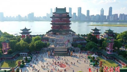 江西南昌:江南名楼滕王阁引游客纷至沓来