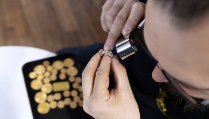 空乘跨行收黄金 收一条假金项链亏2万