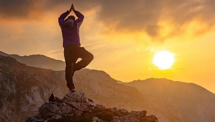 打卡拍照，再美也不能用生命对焦