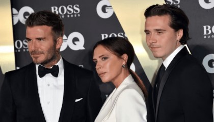 考古|小贝俩儿子恋上同一个女人，原来贝克汉姆家族关系破裂竟是因为她！