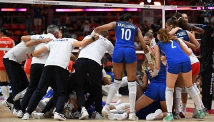 女排世锦赛｜到淘汰赛就萎靡，打二流对手还失常，无缘八强的中国女排怎么了？