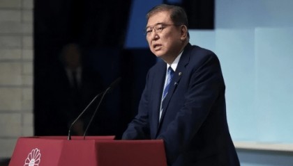 日本首相指名选举推迟五天,高市早苗一反常态,自公两党联盟瓦解,各派推举新候选人