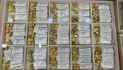 “每个月攒一颗小金饰”,00后“另类”淘金