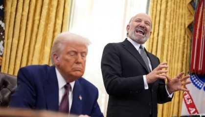 美商务部长自曝:特朗普几乎每天凌晨1点打电话给我,时而谈“正事”时而闲聊八卦