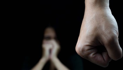 家暴者毒杀子女：悲剧焦点不在离婚冷静期