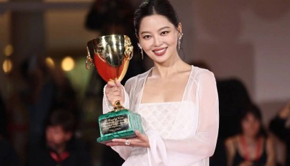 甄子丹回应带辛芷蕾入行:终究还是靠她自己