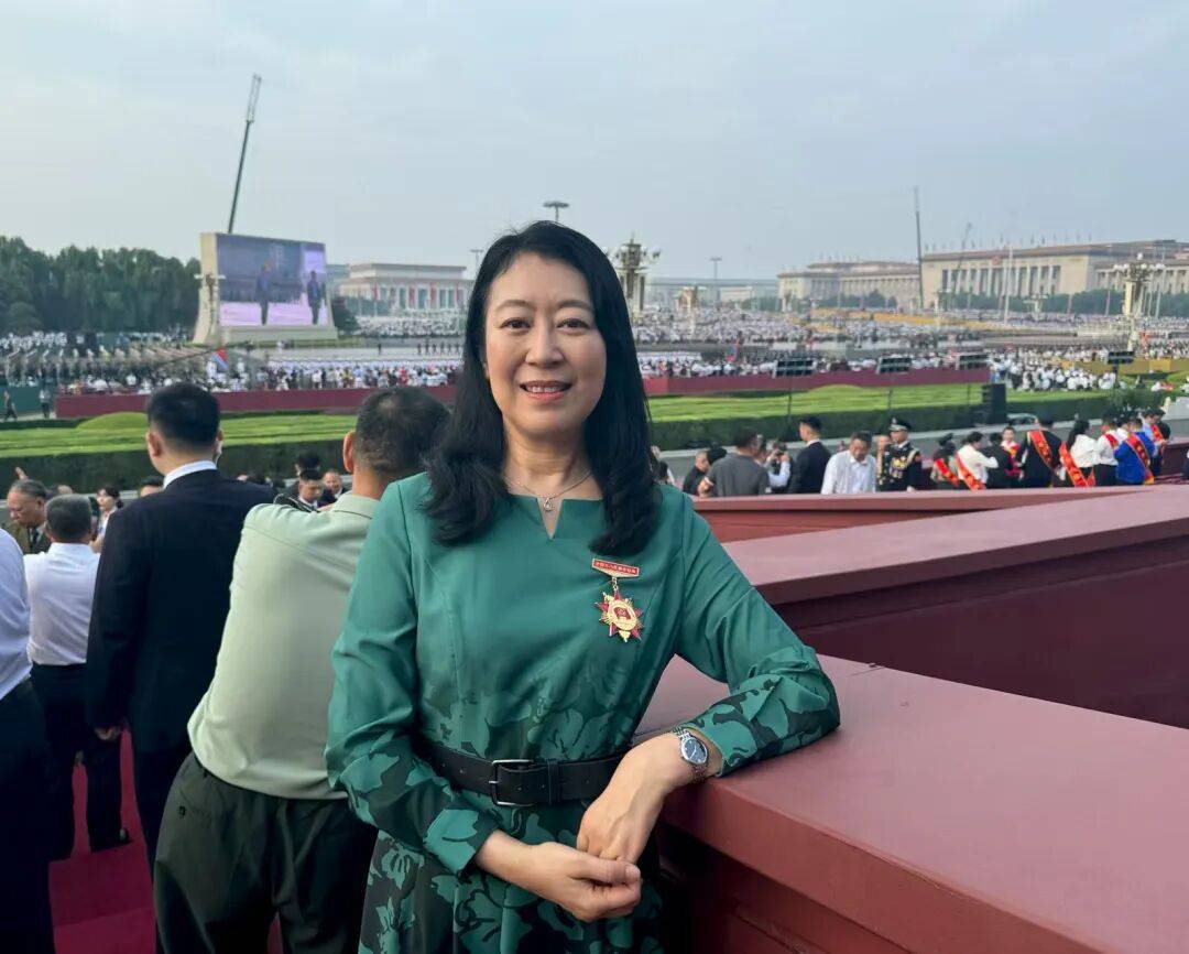9月3日，她们在现场|12位全国三八红旗手标兵，阅兵观礼！