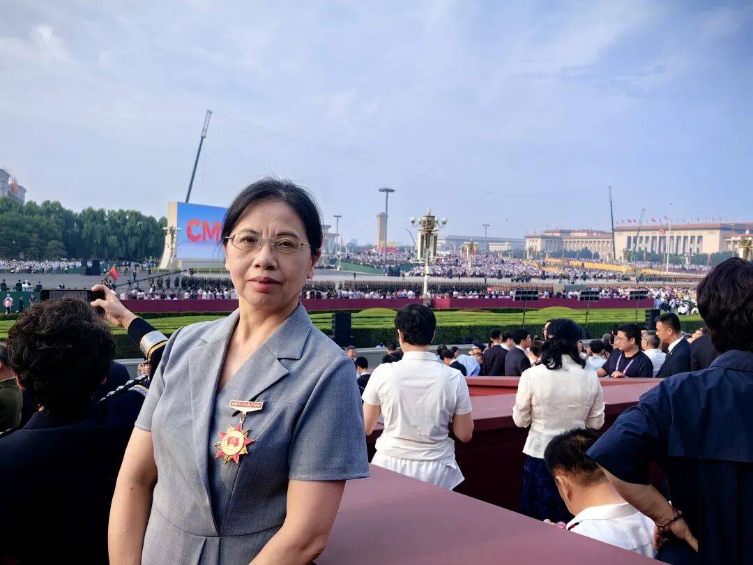 9月3日，她们在现场|12位全国三八红旗手标兵，阅兵观礼！
