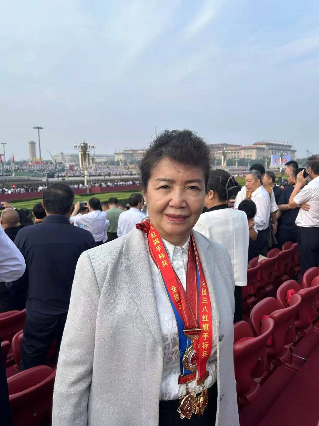 9月3日，她们在现场|12位全国三八红旗手标兵，阅兵观礼！