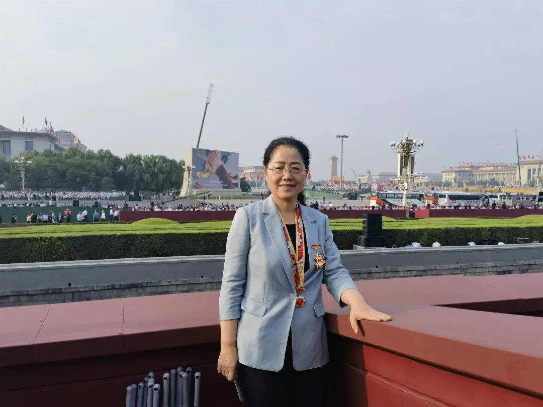 9月3日，她们在现场|12位全国三八红旗手标兵，阅兵观礼！