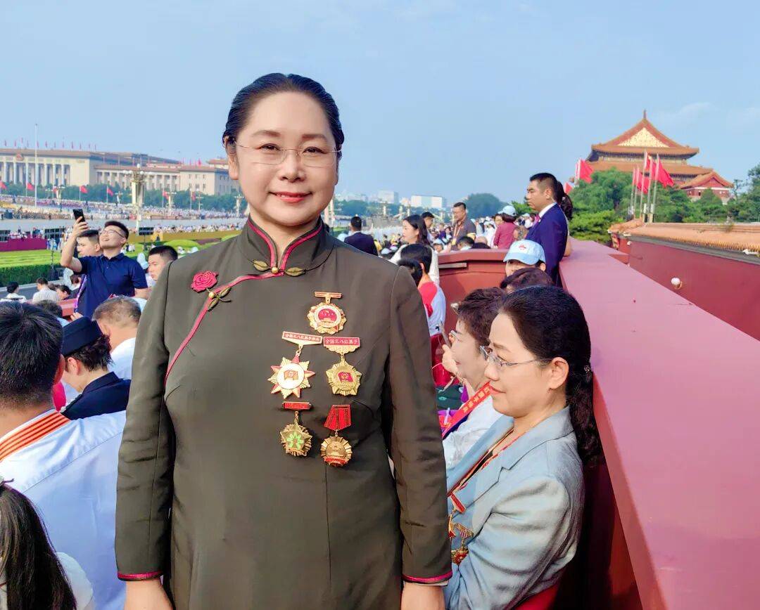 9月3日，她们在现场|12位全国三八红旗手标兵，阅兵观礼！