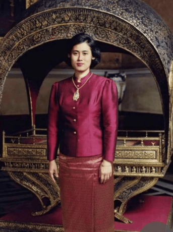 泰国王太后诗丽吉去世,留下19顶奢华王冠和她的传奇一生