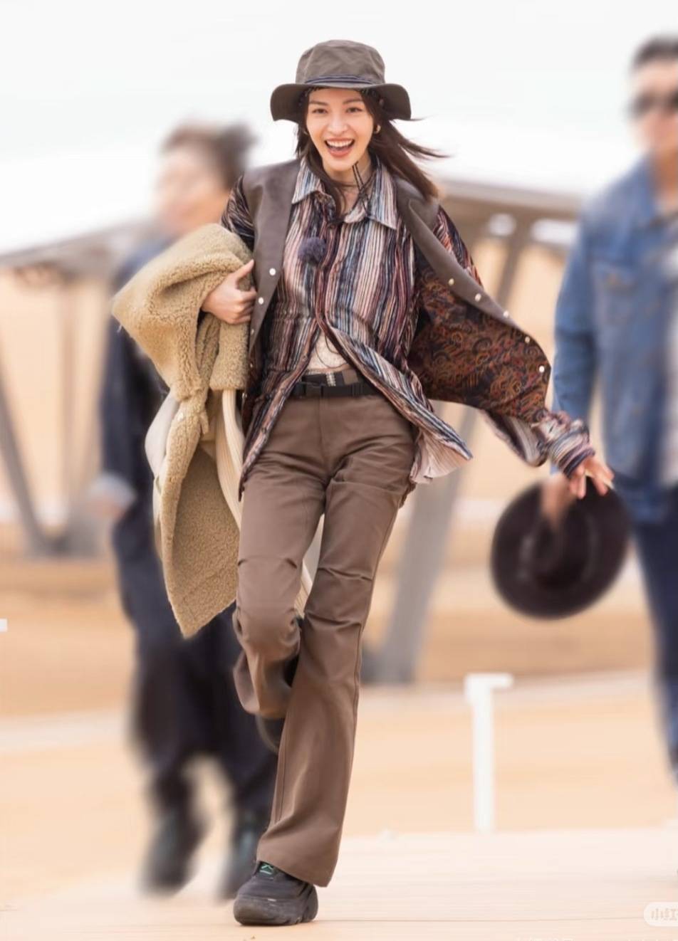 那英、孟子义、马思纯众星都爱穿的游牧风，从哪吹来的？