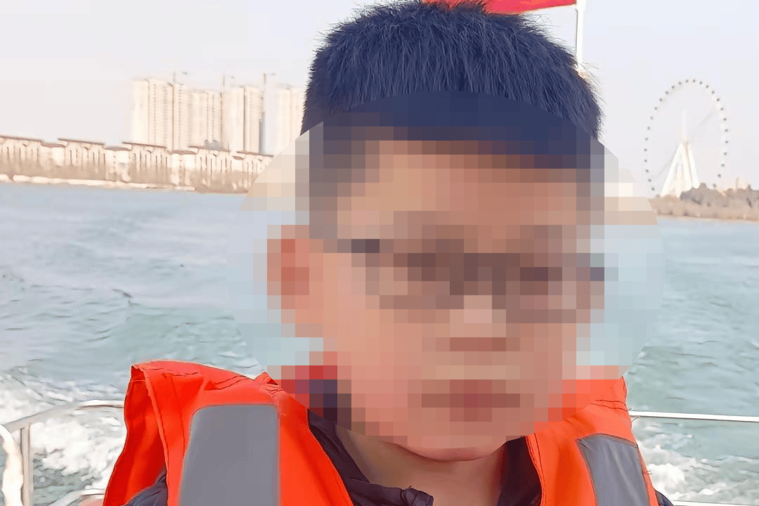 玩耍被撞后10岁男孩被诊断有肿瘤,多器官切除 当地卫健局:医院存在问题,已立案