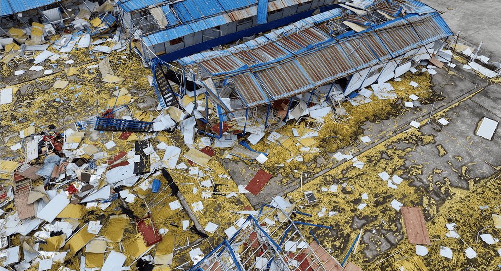 村镇导演追三个超强台风 拍下被遗忘的农民