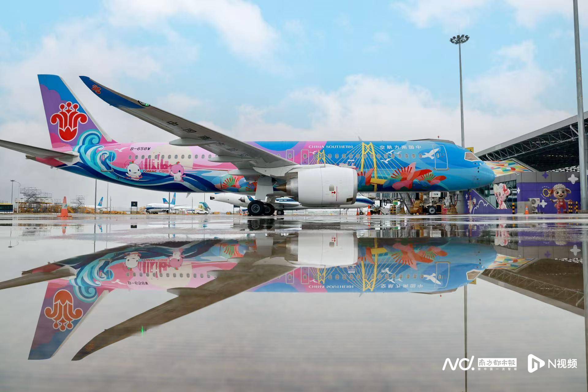 广州白云机场起飞!国内首架C919全运会主题彩绘机首航