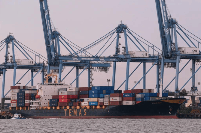 李显龙称中国已老印度尚年轻，未来能赶超！藏着新加坡在中美印之间的战略卡位，印度有发展陷阱